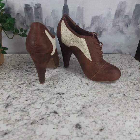 Charlotte Russe Brown Lace Platforms - Picture 2 of 4